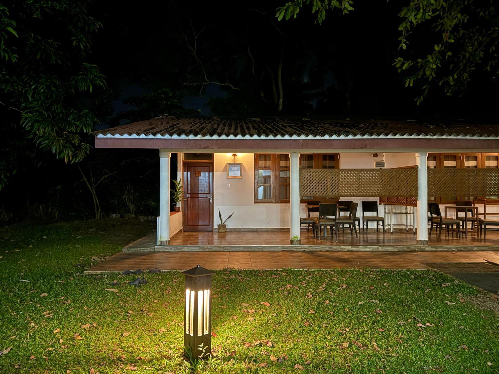 Hotel 4 U Saliya Garden Anurâdhapura Extérieur photo